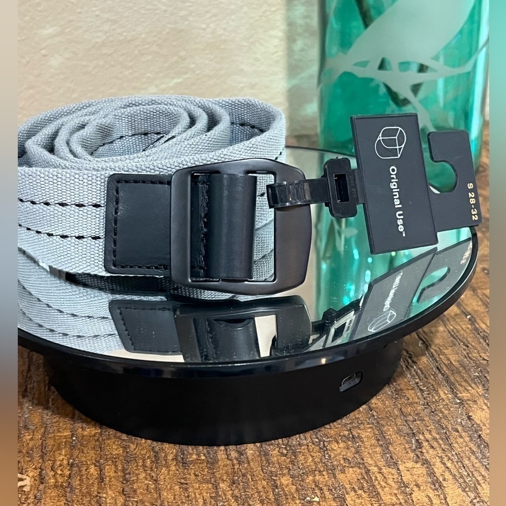 Men’s belt, size small, new!